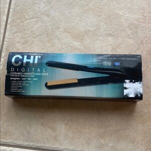 CHI Digital Ceramic Hairstyling Iron